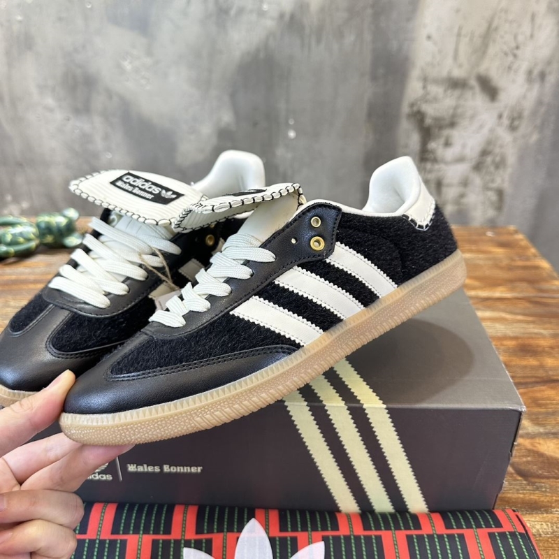 Adidas Sneakers